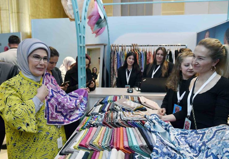 EMİNE ERDOĞAN, TOGEM-DER’İN GELENEKSEL "CEMRE ÇARŞISI"NIN AÇILIŞINA KATILDI
