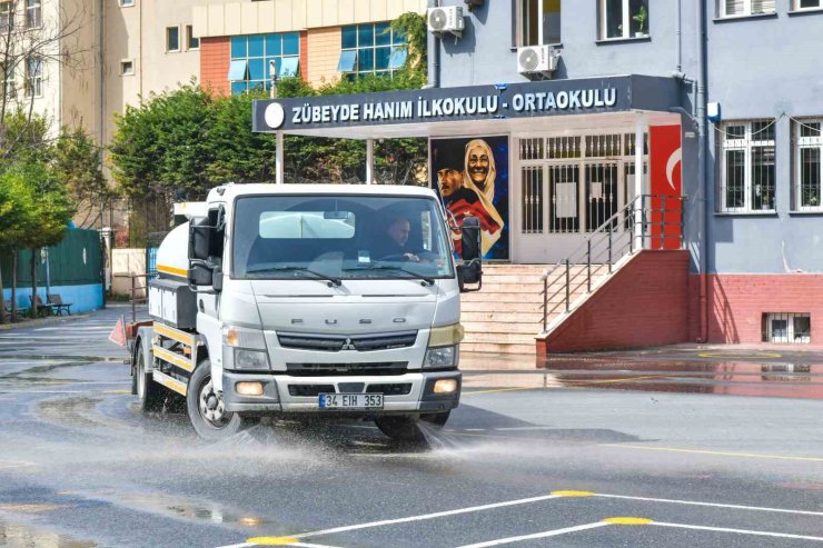 ESENYURT’TA OKUL BAHÇELERİNİN TEMİZLİK ÇALIŞMASI SÜRÜYOR