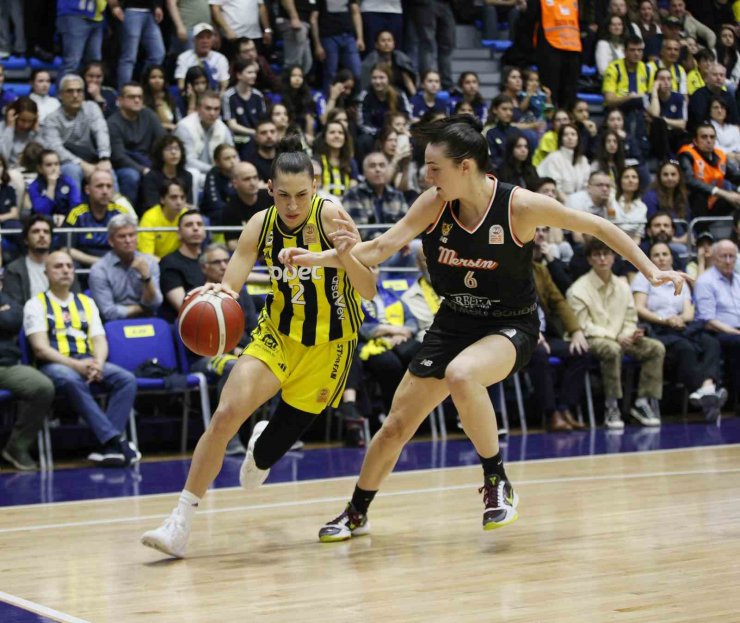 FENERBAHÇE, SERİDE 2-0 ÖNE GEÇTİ