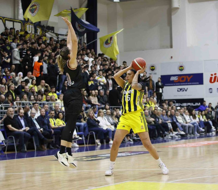 FENERBAHÇE, SERİDE 2-0 ÖNE GEÇTİ