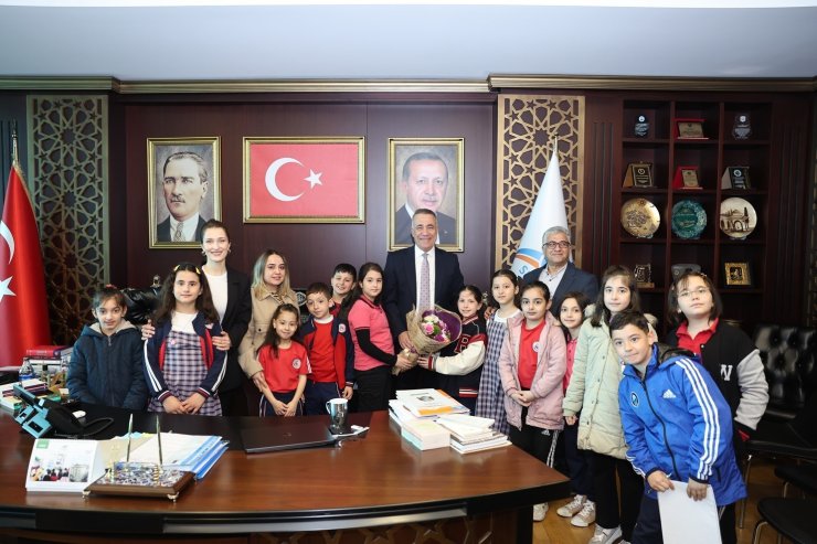 MİNİKLERDEN BAŞKAN AMCALARINA ZİYARET