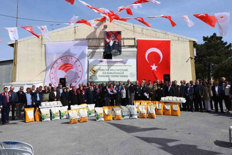 SİLİVRİ’DE AYÇİÇEĞİ VE KURU FASULYE TOHUM TEMİNİ TÖRENİ GERÇEKLEŞTİRİLDİ