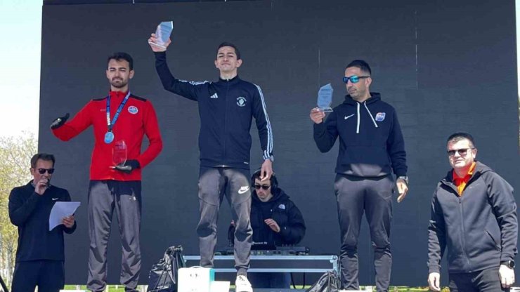 ÜMRANİYELİ SPORCU BOSPHORUS ÇEYREK MARATON YARIŞLARI’NDA ŞAMPİYON OLDU