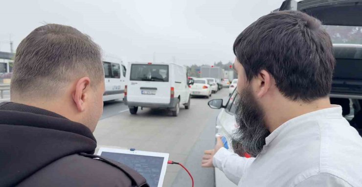 ARNAVUTKÖY’DE EMNİYET ŞERİDİNİ İHLAL ETTİ, SUÇU KENDİNDE DEĞİL YOLDA BULDU