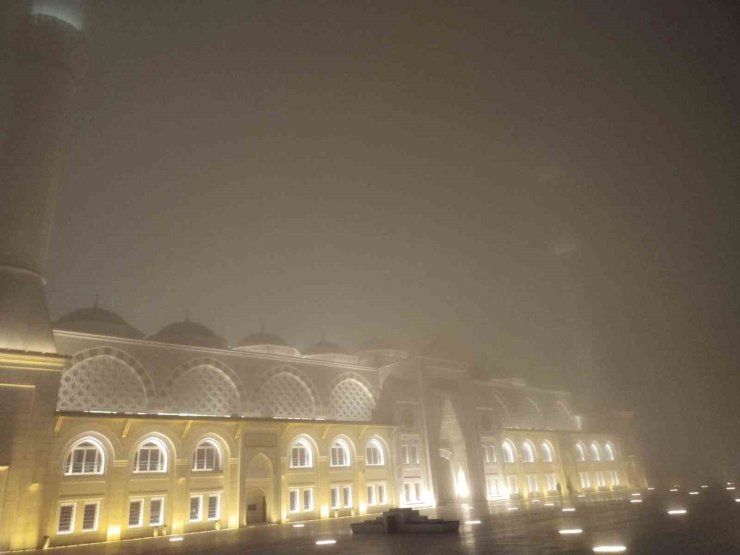İSTANBUL’DA GECE SAATLERİNDE SİS ETKİLİ OLDU