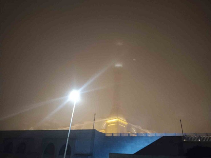 İSTANBUL’DA GECE SAATLERİNDE SİS ETKİLİ OLDU