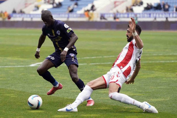 TRENDYOL SÜPER LİG: KASIMPAŞA: 2 - SİVASSPOR: 0 (İLK YARI)