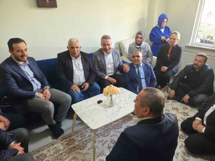 AK PARTİ İSTANBUL, 2 MİLYON ÜYEYİ ZİYARET ETMEK İÇİN SAHAYA İNDİ
