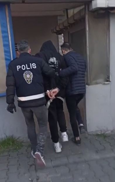 BÜYÜKÇEKMECE’DE RUHSATSIZ SİLAH OPERASYONU: ÇOK SAYIDA MÜHİMMAT ELE GEÇİRİLDİ