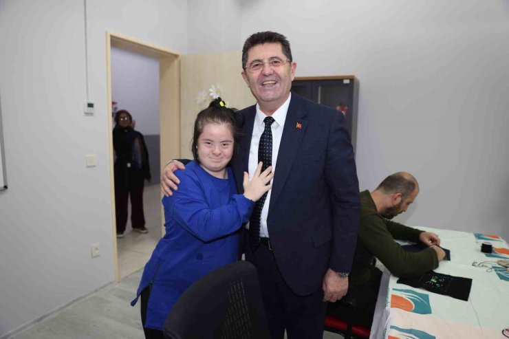 ÇEKMEKÖY’DE ’ENGELSİZ ETKİNLİK MERKEZİ’ İLE AİLELERİN YÜKLERİ HAFİFLİYOR