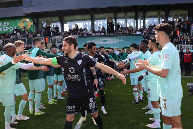 ESENLER EROKSPOR, SÜPER LİG’E YÜKSELEN KOCAELİSPOR’U ALKIŞ VE ÇİÇEKLE KARŞILADI
