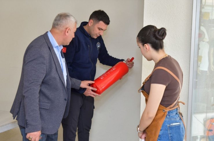 ESENYURT BELEDİYESİ’NDEN RUHSATSIZ İŞLETMECİLİĞİN ÖNÜNE GEÇMEK AMACIYLA DENETİM