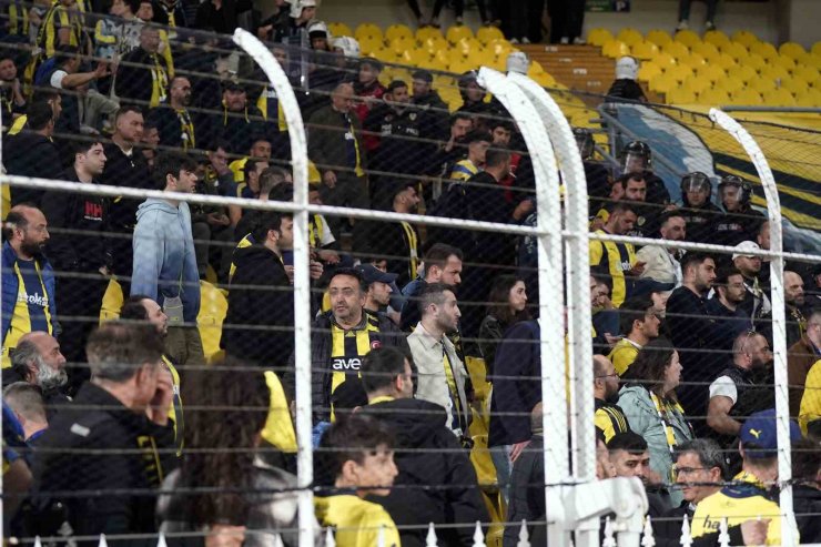 FENERBAHÇE TARAFTARINDAN YÖNETİME TEPKİ