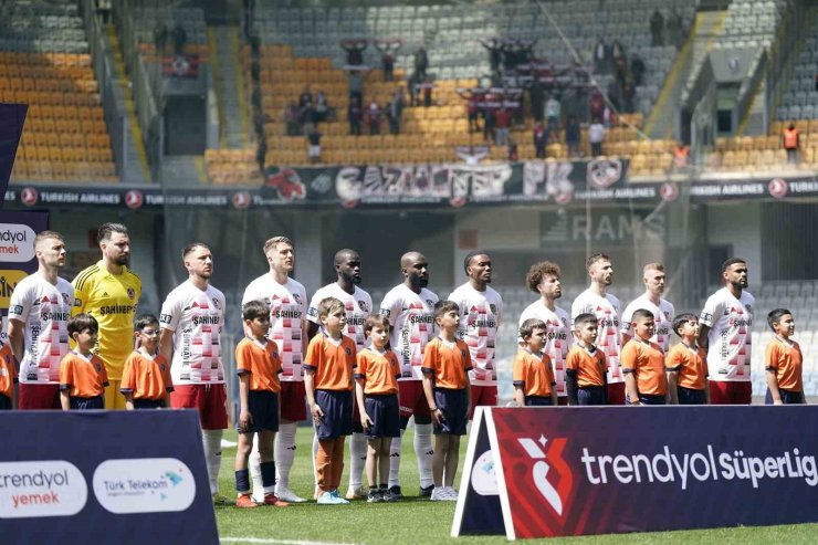 TRENDYOL SÜPER LİG: BAŞAKŞEHİR: 2 - GAZİANTEP FK: 1 (İLK YARI)