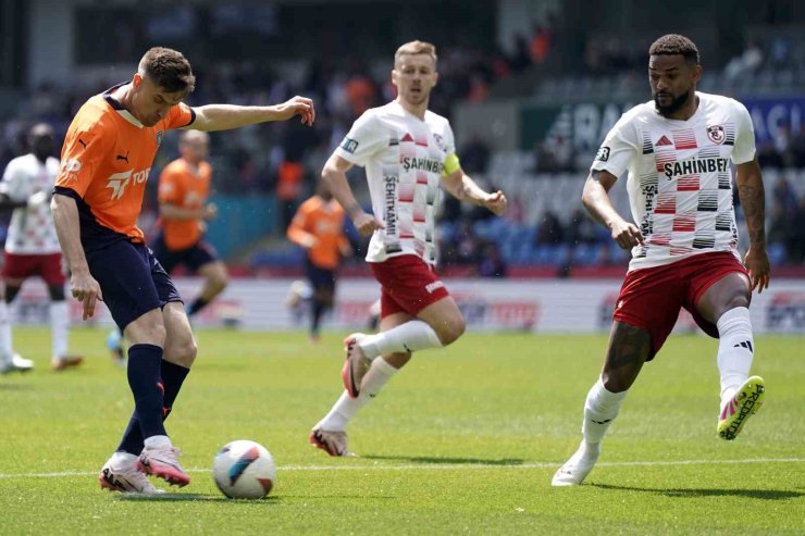 TRENDYOL SÜPER LİG: BAŞAKŞEHİR: 2 - GAZİANTEP FK: 1 (İLK YARI)