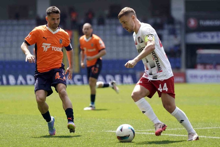 TRENDYOL SÜPER LİG: BAŞAKŞEHİR: 2 - GAZİANTEP FK: 1 (İLK YARI)