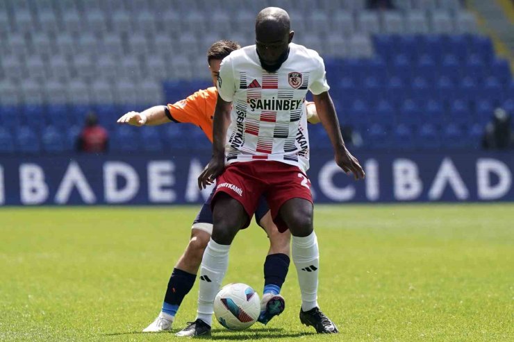 TRENDYOL SÜPER LİG: BAŞAKŞEHİR: 2 - GAZİANTEP FK: 1 (İLK YARI)