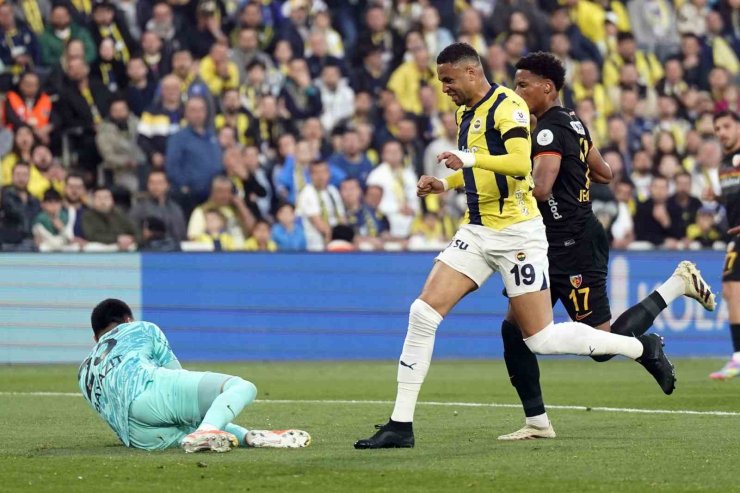 TRENDYOL SÜPER LİG: FENERBAHÇE: 1 - KAYSERİSPOR: 1 (İLK YARI)