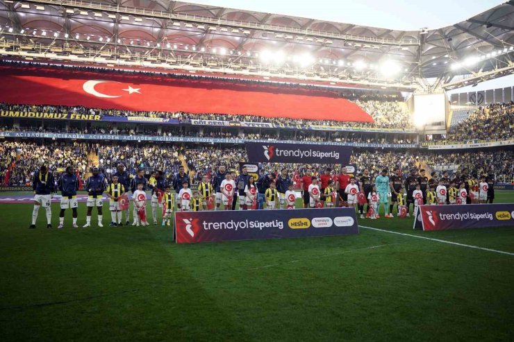 TRENDYOL SÜPER LİG: FENERBAHÇE: 0 - KAYSERİSPOR: 1 (MAÇ DEVAM EDİYOR)