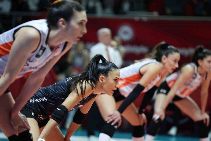ECZACIBAŞI DYNAVİT, LİGİ ÜÇÜNCÜ SIRADA TAMAMLADI