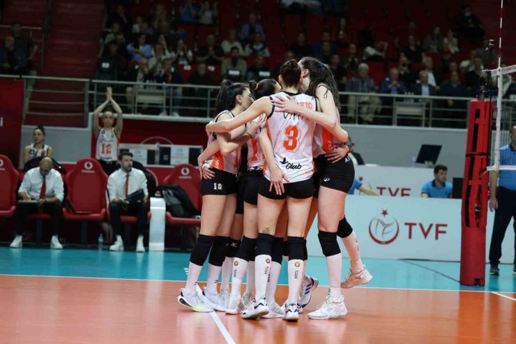 ECZACIBAŞI DYNAVİT, LİGİ ÜÇÜNCÜ SIRADA TAMAMLADI