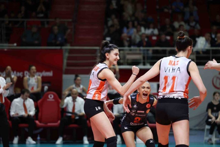 ECZACIBAŞI DYNAVİT, LİGİ ÜÇÜNCÜ SIRADA TAMAMLADI
