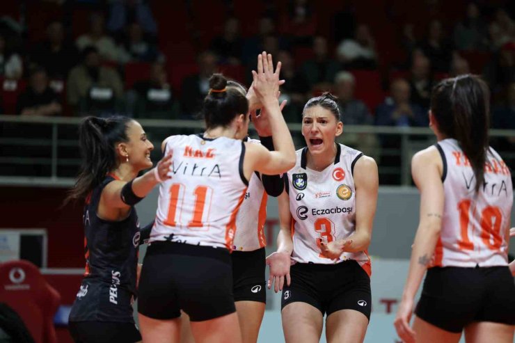 ECZACIBAŞI DYNAVİT, LİGİ ÜÇÜNCÜ SIRADA TAMAMLADI