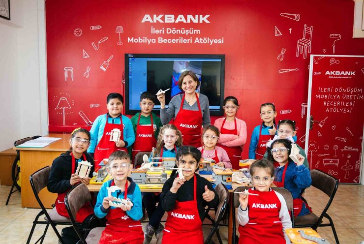 AKBANK, "DÖNÜŞÜMDE GELECEK VAR" İLE ON BİNLERCE ÇOCUĞUN EĞİTİM DENEYİMİNİ İYİLEŞTİRİYOR