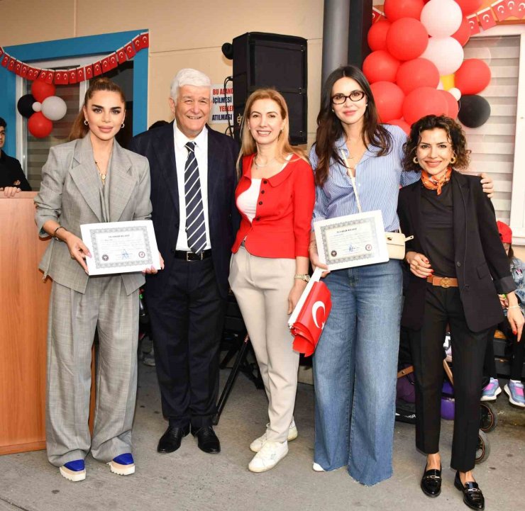 BEŞİKTAŞ JK KADIN FUTBOL TAKIMI, HASTANEDE TEDAVİ GÖREN ÇOCUKLARA SÜRPRİZ YAPTI