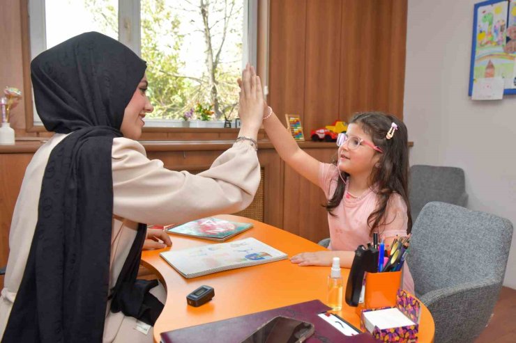 MİNİK HATİCE ESLEM’İN KONUŞMA AZMİ İLHAM OLDU