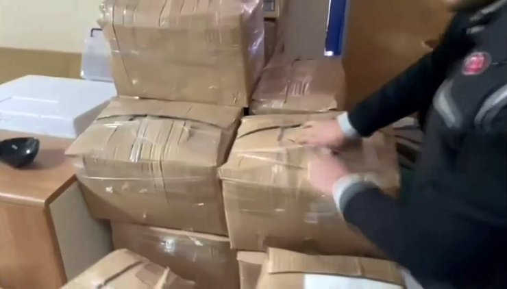 İSTANBUL’DA KAÇAKÇILIK OPERASYONUNDA 400 MİLYON LİRALIK İLAÇ ELE GEÇİRİLDİ
