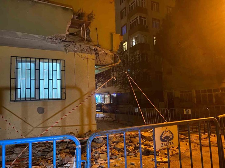 PENDİK’TE 5 KATLI BİNANIN BALKONU ÇÖKTÜ