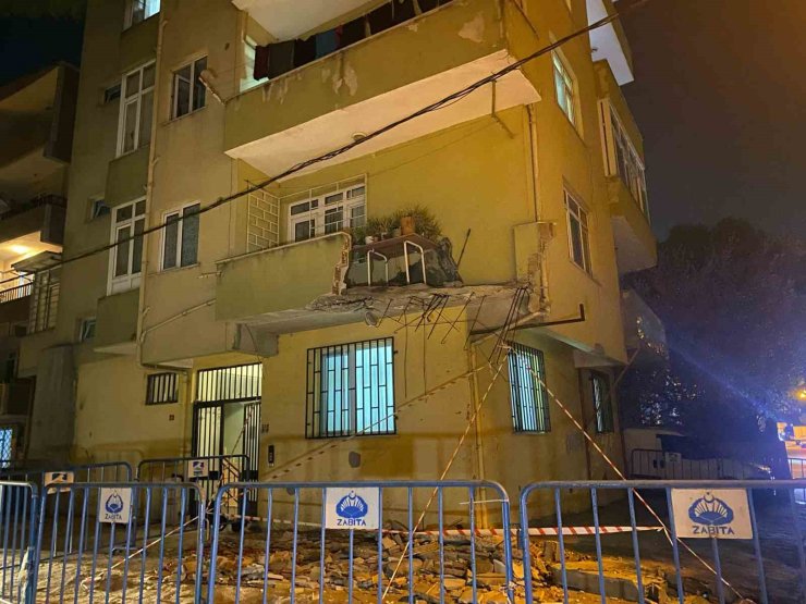 PENDİK’TE 5 KATLI BİNANIN BALKONU ÇÖKTÜ