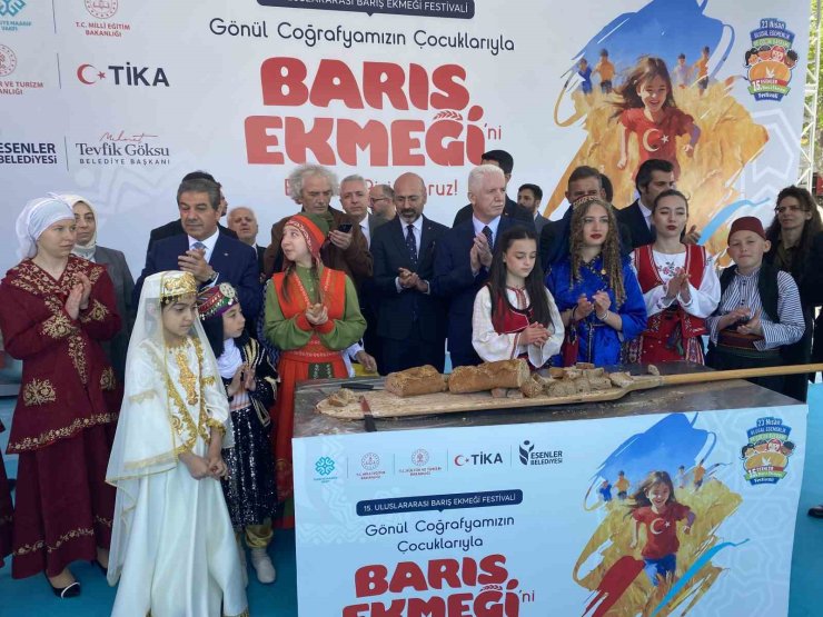 ESENLER’DE 8 ÜLKEDEN GELEN ÇOCUKLAR BARIŞ EKMEĞİ PİŞİRDİ