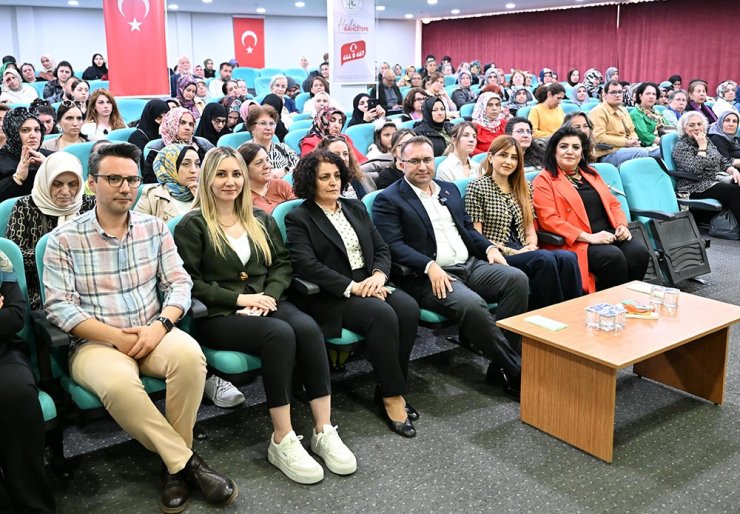 GAZİOSMANPAŞALI KADINLAR KİŞİSEL GELİŞİM SEMİNERİNDE BULUŞTU