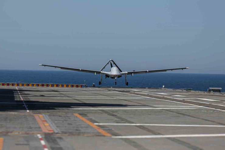 BAYRAKTAR TB3’TEN TCG ANADOLU’YA BAŞARILI 4 SORTİ