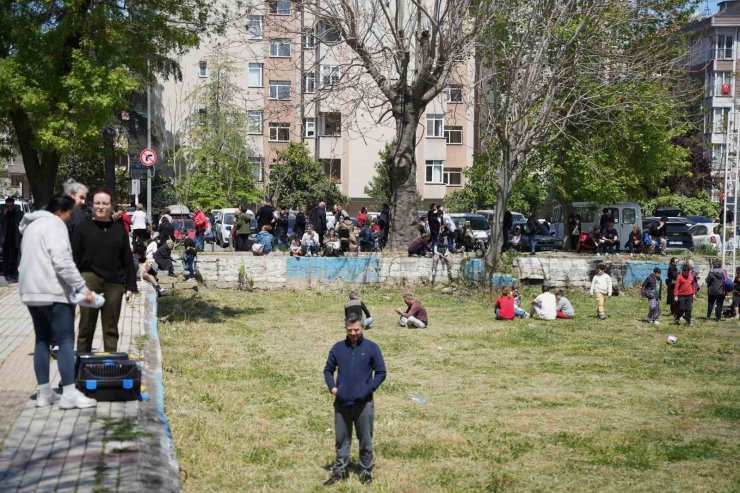 İSTANBUL’DA 6.2’LİK DEPREM ANI KAMERADA