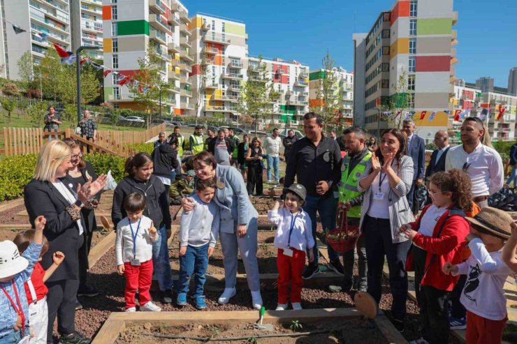 ÇOCUKLARA 23 NİSAN HEDİYESİ: ‘MALTEPE ÇOCUK TARIM PARKI’ AÇILDI