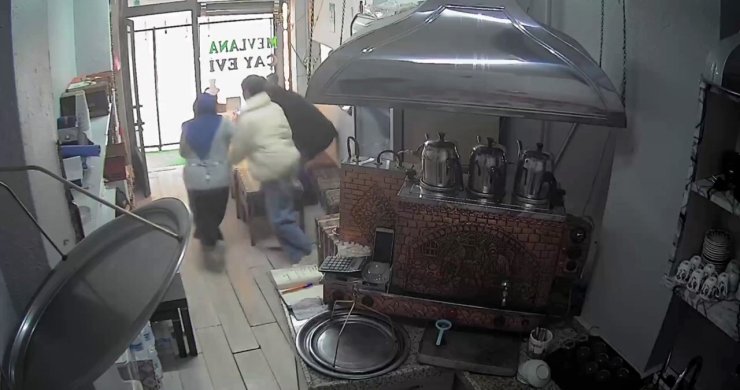 İSTANBUL’DA 6.2’LİK DEPREM ANI KAMERADA