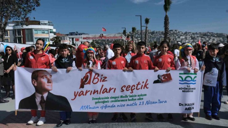 BÜYÜKÇEKMECE’DE 23 NİSAN COŞKUSU SOKAKLARA TAŞTI