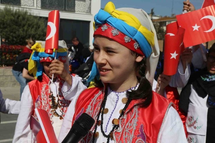 BÜYÜKÇEKMECE’DE 23 NİSAN COŞKUSU SOKAKLARA TAŞTI