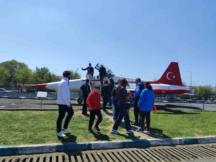 HAVA KUVVETLERİ MÜZESİ’NDE 23 NİSAN COŞKUYLA KUTLANDI