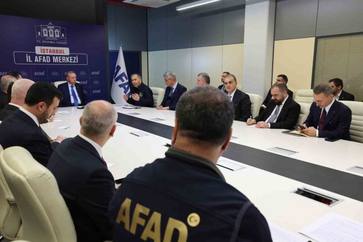 CUMHURBAŞKANI ERDOĞAN, AFAD’DAKİ KRİZ MERKEZİNDE DEPREME İLİŞKİN BİLGİ ALDI
