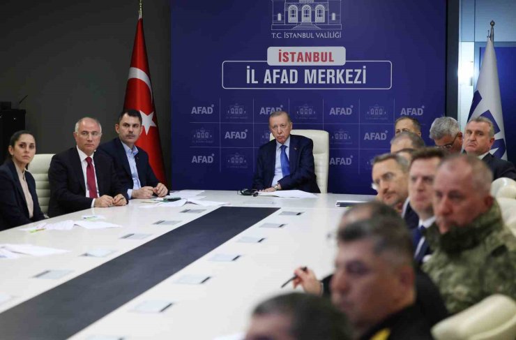 CUMHURBAŞKANI ERDOĞAN, AFAD’DAKİ KRİZ MERKEZİNDE DEPREME İLİŞKİN BİLGİ ALDI