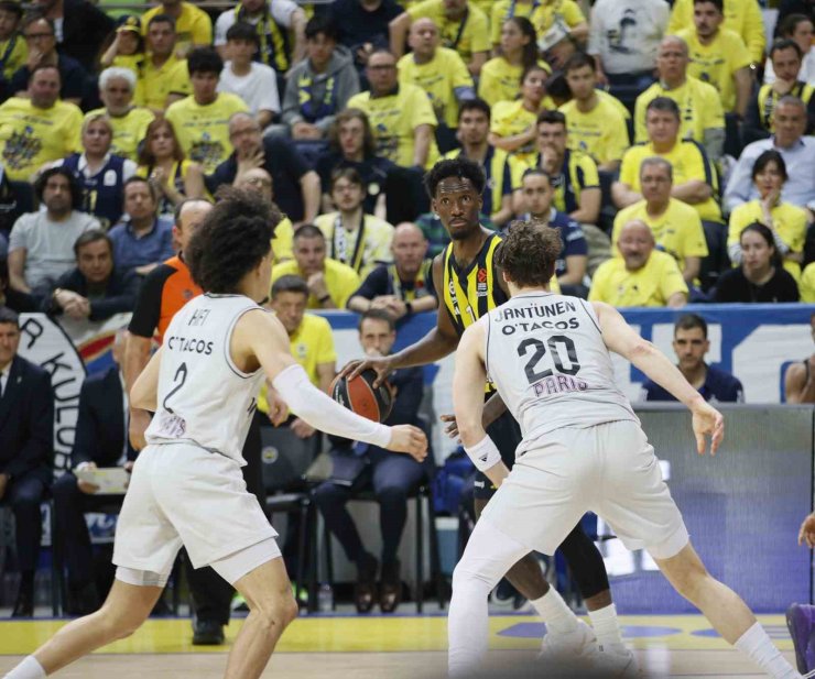 FENERBAHÇE BEKO, SERİDE DURUMU 2-0’A GETİRDİ