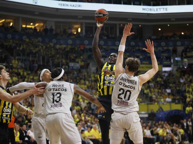 FENERBAHÇE BEKO, SERİDE DURUMU 2-0’A GETİRDİ