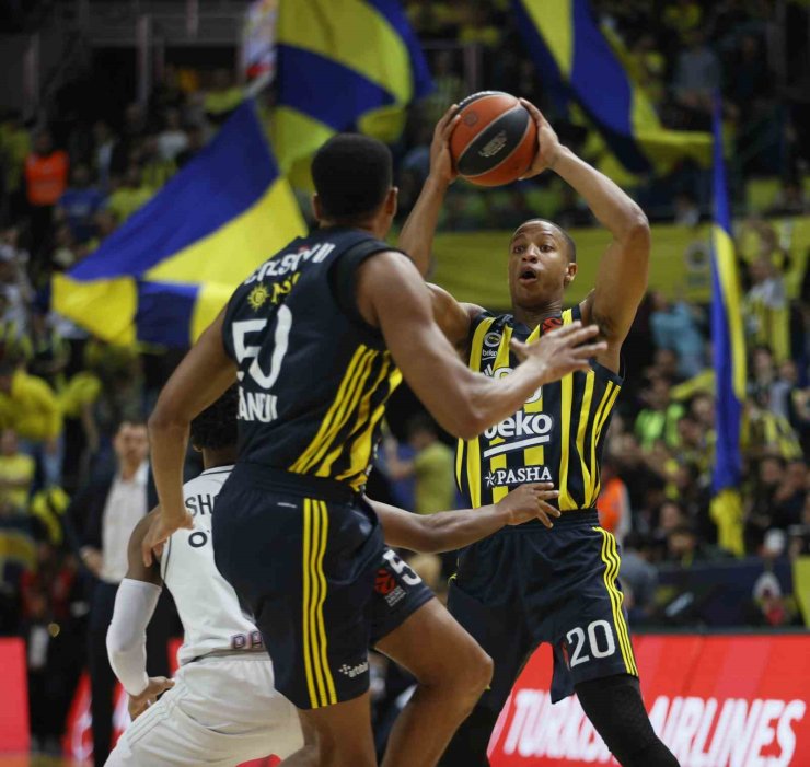 FENERBAHÇE BEKO, SERİDE DURUMU 2-0’A GETİRDİ