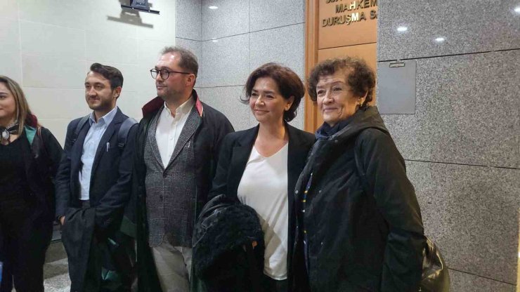 GAZETECİ ÖZLEM GÜRSES’E 1 YIL 3 AY HAPİS CEZASI