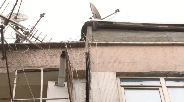 FATİH’TE 6,2’LİK DEPREMDE HASAR ALAN 3 BİNA BOŞALTILDI