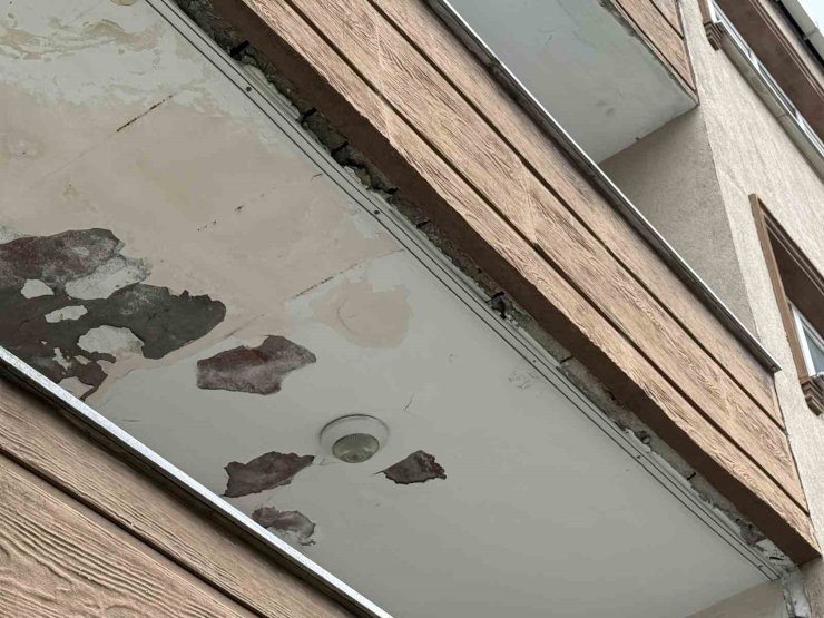 AVCILAR’DA DEPREM SONRASI 2 BİNA MÜHÜRLENDİ